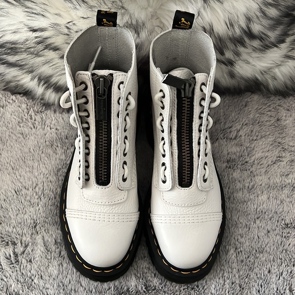 Doc Marten Sinclair - Picture 5 of 5